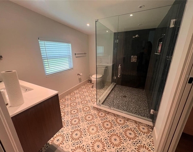 2921 Wilson Avenue - Photo Thumbnail 7