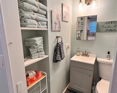 225 Sullivan Street - Photo Thumbnail 20
