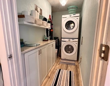 225 Sullivan Street - Photo Thumbnail 22
