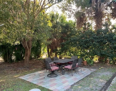 225 Sullivan Street - Photo Thumbnail 23