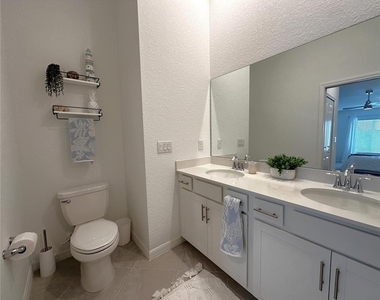 14267 Heritage Landing Boulevard - Photo Thumbnail 13