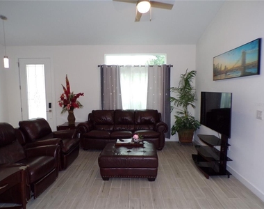 326 Millport Street Nw - Photo Thumbnail 10