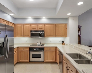 3313 Sunset Key Circle - Photo Thumbnail 7