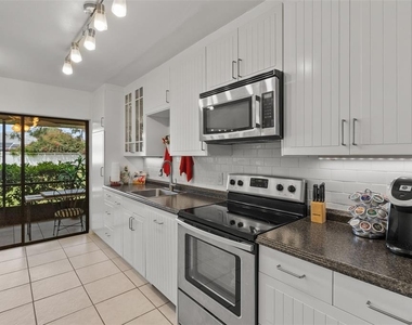 235 Southampton Lane - Photo Thumbnail 14