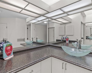 235 Southampton Lane - Photo Thumbnail 18