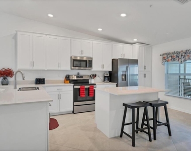 14224 Heirtage Landing Boulevard - Photo Thumbnail 7