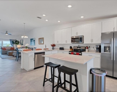 14224 Heirtage Landing Boulevard - Photo Thumbnail 8