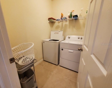 7104 W Lenox Circle - Photo Thumbnail 16