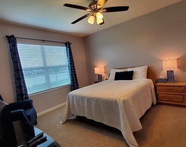 7104 W Lenox Circle - Photo Thumbnail 12