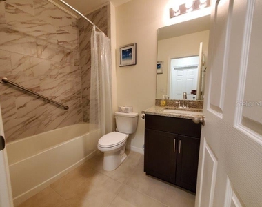 7104 W Lenox Circle - Photo Thumbnail 17