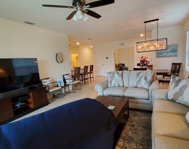 7104 W Lenox Circle - Photo Thumbnail 15