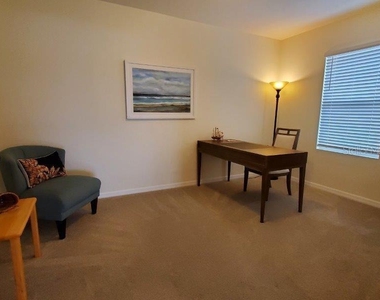 7104 W Lenox Circle - Photo Thumbnail 10