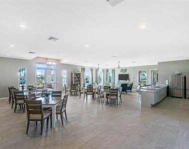 7104 W Lenox Circle - Photo Thumbnail 22