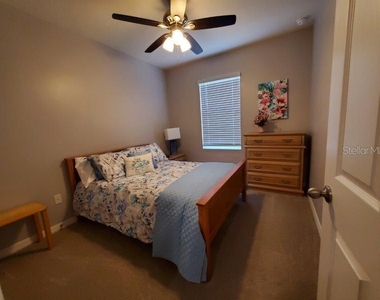 7104 W Lenox Circle - Photo Thumbnail 18