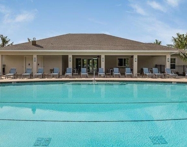 7104 W Lenox Circle - Photo Thumbnail 23
