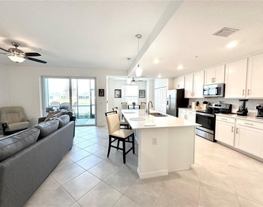 14224 Heritage Landing Boulevard - Photo Thumbnail 9