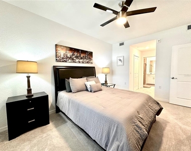 14224 Heritage Landing Boulevard - Photo Thumbnail 16