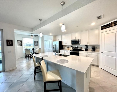 14224 Heritage Landing Boulevard - Photo Thumbnail 8