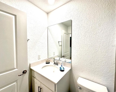 14224 Heritage Landing Boulevard - Photo Thumbnail 24