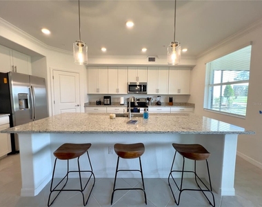 14656 Sycamore Court - Photo Thumbnail 8