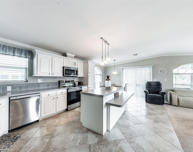 16 Freeman Avenue - Photo Thumbnail 3
