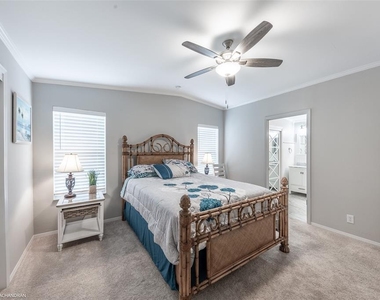 16 Freeman Avenue - Photo Thumbnail 24