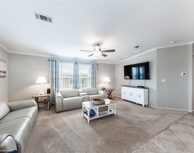 16 Freeman Avenue - Photo Thumbnail 6