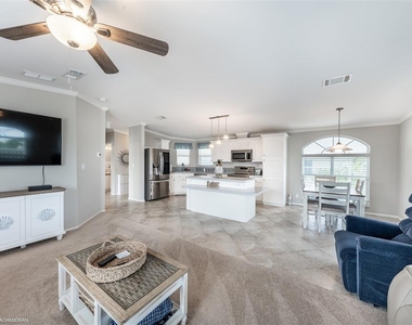16 Freeman Avenue - Photo Thumbnail 9