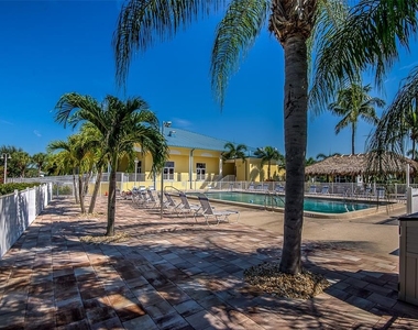 16 Freeman Avenue - Photo Thumbnail 43