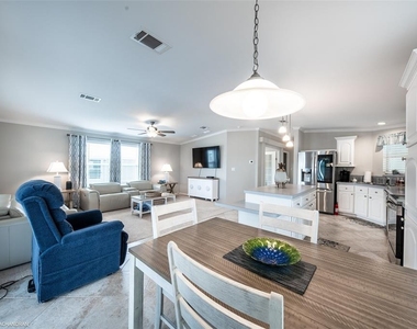 16 Freeman Avenue - Photo Thumbnail 11