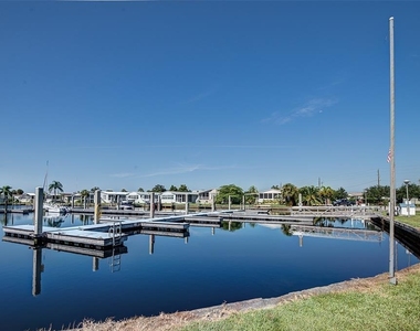 16 Freeman Avenue - Photo Thumbnail 2