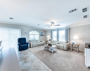 16 Freeman Avenue - Photo Thumbnail 5
