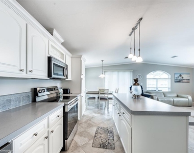 16 Freeman Avenue - Photo Thumbnail 14