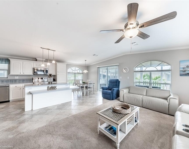 16 Freeman Avenue - Photo Thumbnail 8