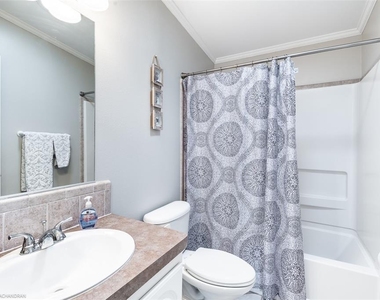 16 Freeman Avenue - Photo Thumbnail 18