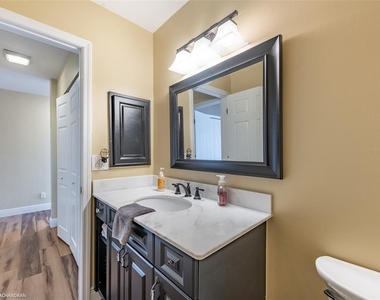 1801 Jamaica Way - Photo Thumbnail 16
