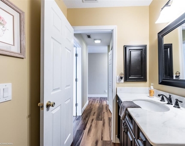 1801 Jamaica Way - Photo Thumbnail 17