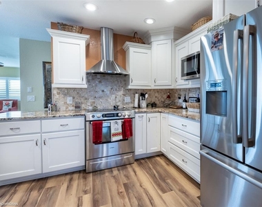 1801 Jamaica Way - Photo Thumbnail 3