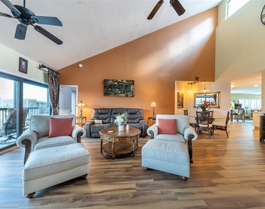 1801 Jamaica Way - Photo Thumbnail 46