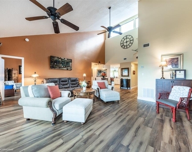 1801 Jamaica Way - Photo Thumbnail 43