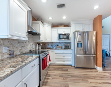 1801 Jamaica Way - Photo Thumbnail 6