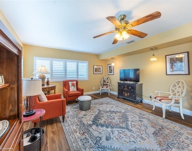 1801 Jamaica Way - Photo Thumbnail 12