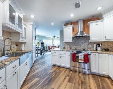 1801 Jamaica Way - Photo Thumbnail 2