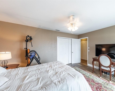 1801 Jamaica Way - Photo Thumbnail 23