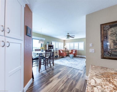 1801 Jamaica Way - Photo Thumbnail 7