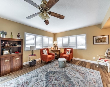 1801 Jamaica Way - Photo Thumbnail 9