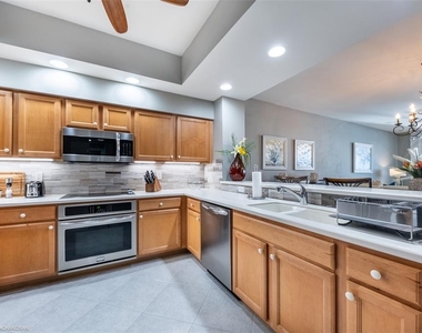 3313 Sunset Key Circle - Photo Thumbnail 12