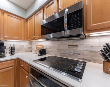 3313 Sunset Key Circle - Photo Thumbnail 14