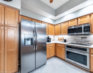 3313 Sunset Key Circle - Photo Thumbnail 13