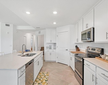 12390 Wellen Golf Street - Photo Thumbnail 7